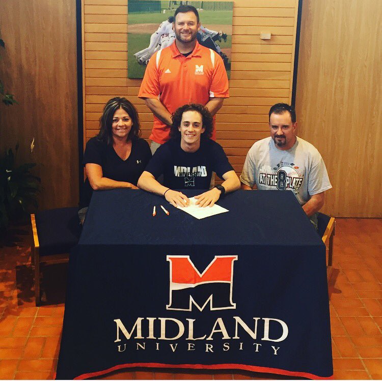 MidlandUMatt's tweet photo. Shoutout to @elavicky7 for signing his letter of intent to play ball w/@MidlandU_BSB! #BeAWarrior https://t.co/ar6DaM26lL