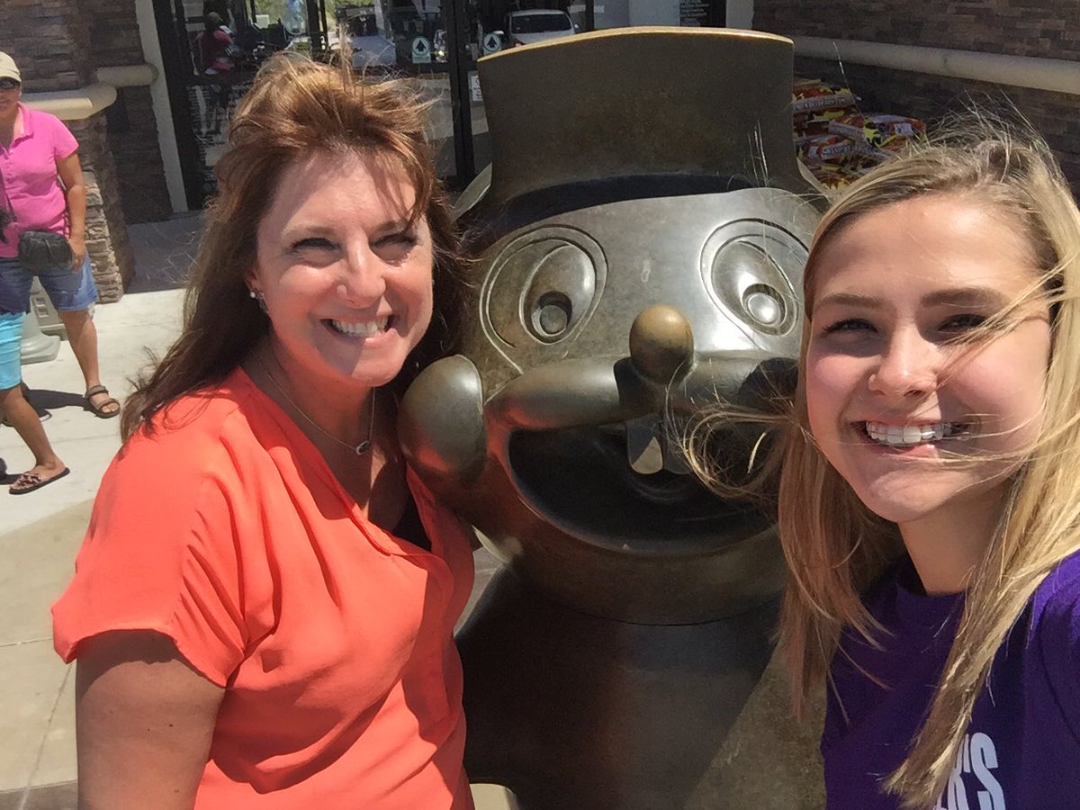 kasteach1's tweet photo. Sad we missed #roocampgo but filling trip with a stop at @Buccee with @alexabennett40 #curtises. https://t.co/QzJ2u0e7rQ