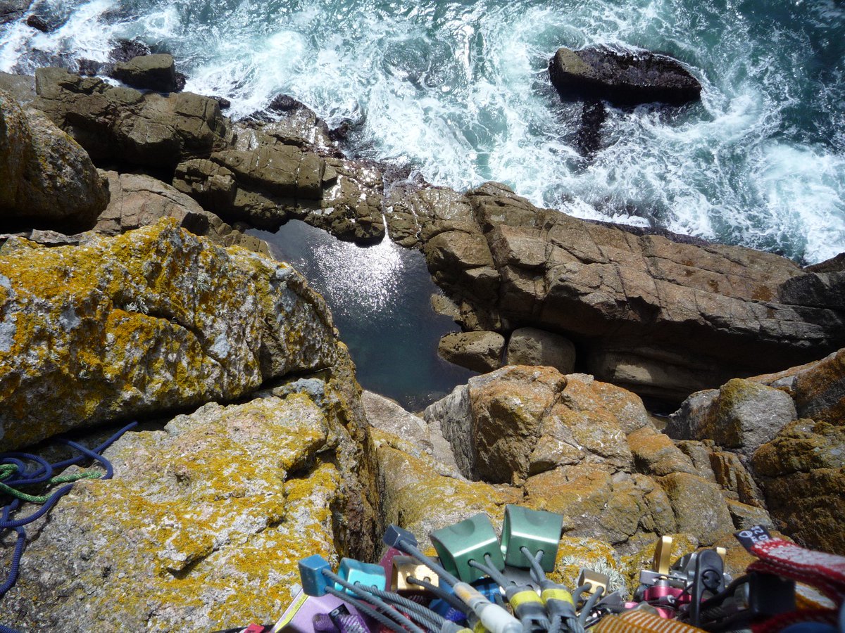 peeleyb's tweet photo. looking down on #suicidepool from the second belay of #flannelavenue #chairladder #climbing https://t.co/IV0ufNuNsq