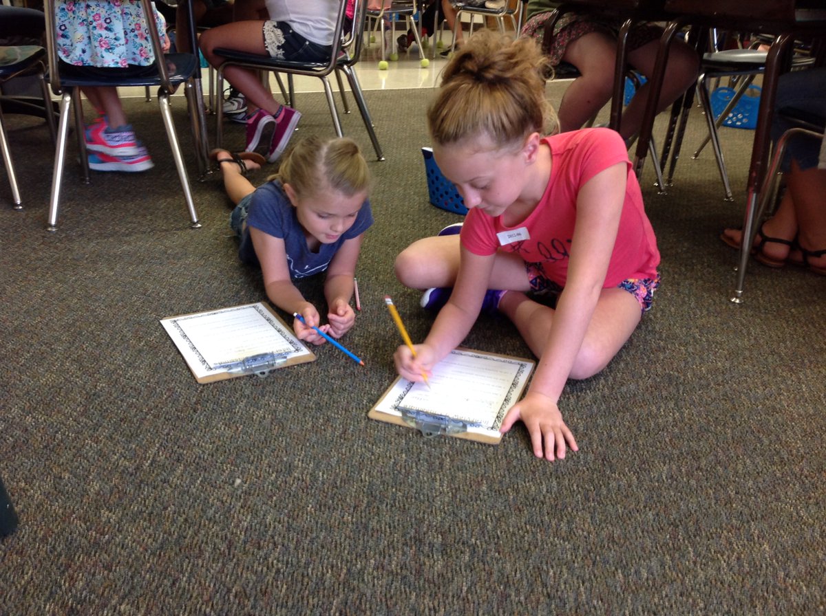 JanieBennettj4's tweet image. First Day, Hooray! Kids hard at work! #studentinterviews
#educatinghornets