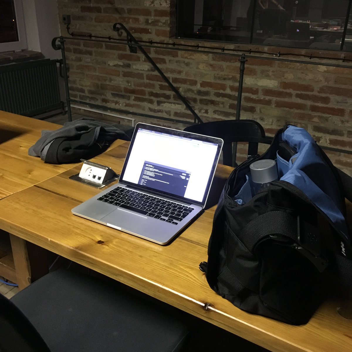 jirkapenzes's tweet photo. S @JaroslavHolan jsme si dali malý hackaton a nakódili Facebook photo Dashboard #topmonks https://t.co/wBhbBBCEm7