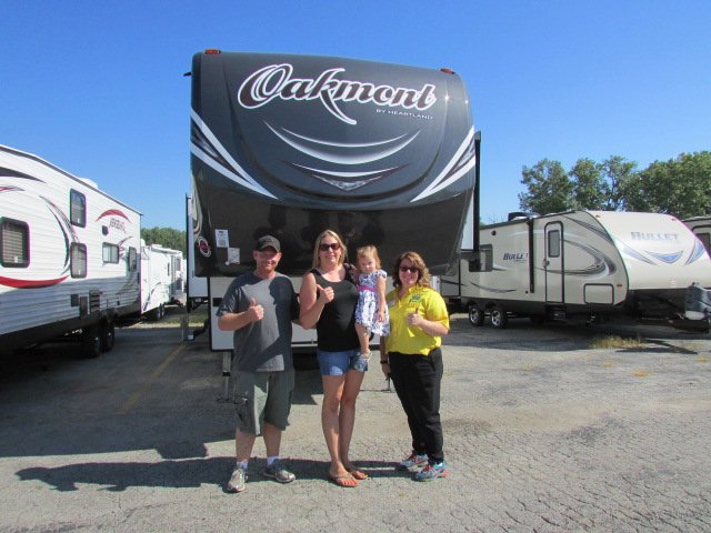 petesrvcenter's tweet photo. Congrats to the Yanovic family with their purchase of a 2017 Oakmont 390MBL! #PRVHappyCampers #HappyCampers #PRVIndy https://t.co/1DCOLBml6P