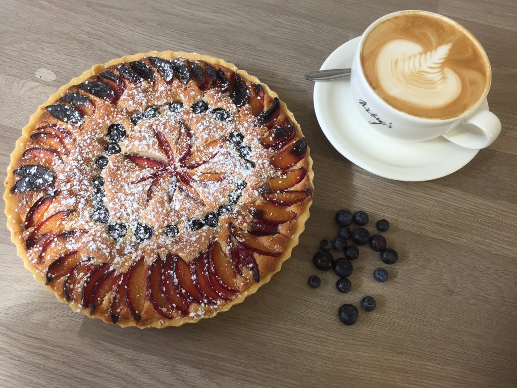nibsysgf's tweet photo. #glutenfree #frangipane #plums #ginger #blackberry #coffeeandcake #nibsys #glutenfree pastry
Yum π https://t.co/b2krLBBYM6