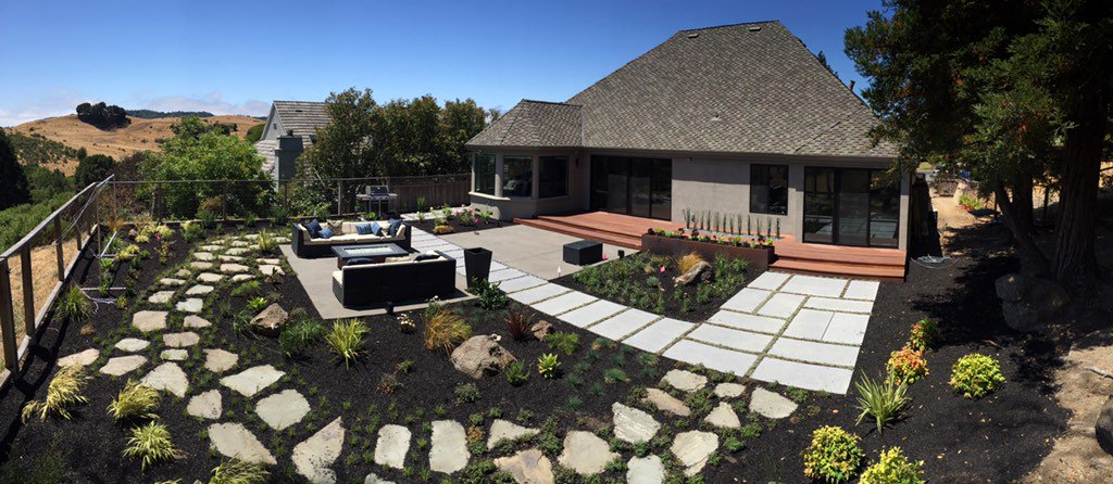 verdeveil's tweet photo. Clean modern landscape lines #elevatedesignbuild #landscapechat https://t.co/2npOK6JPu7