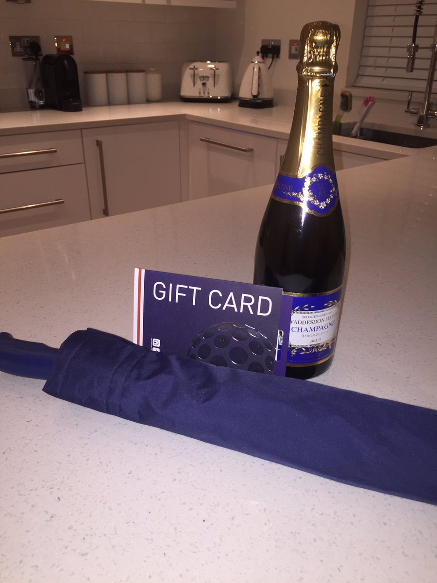 GaMoggs's tweet image. Thank you HawkinsThomas @gareththomas00 @hawkins_aaron @HowardThomas10 for a great day @TheCelticManor2010 #36points