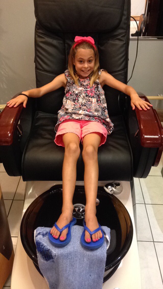 sav-on-twitter-my-10-year-old-sister-got-a-mani-and-pedi-today-for