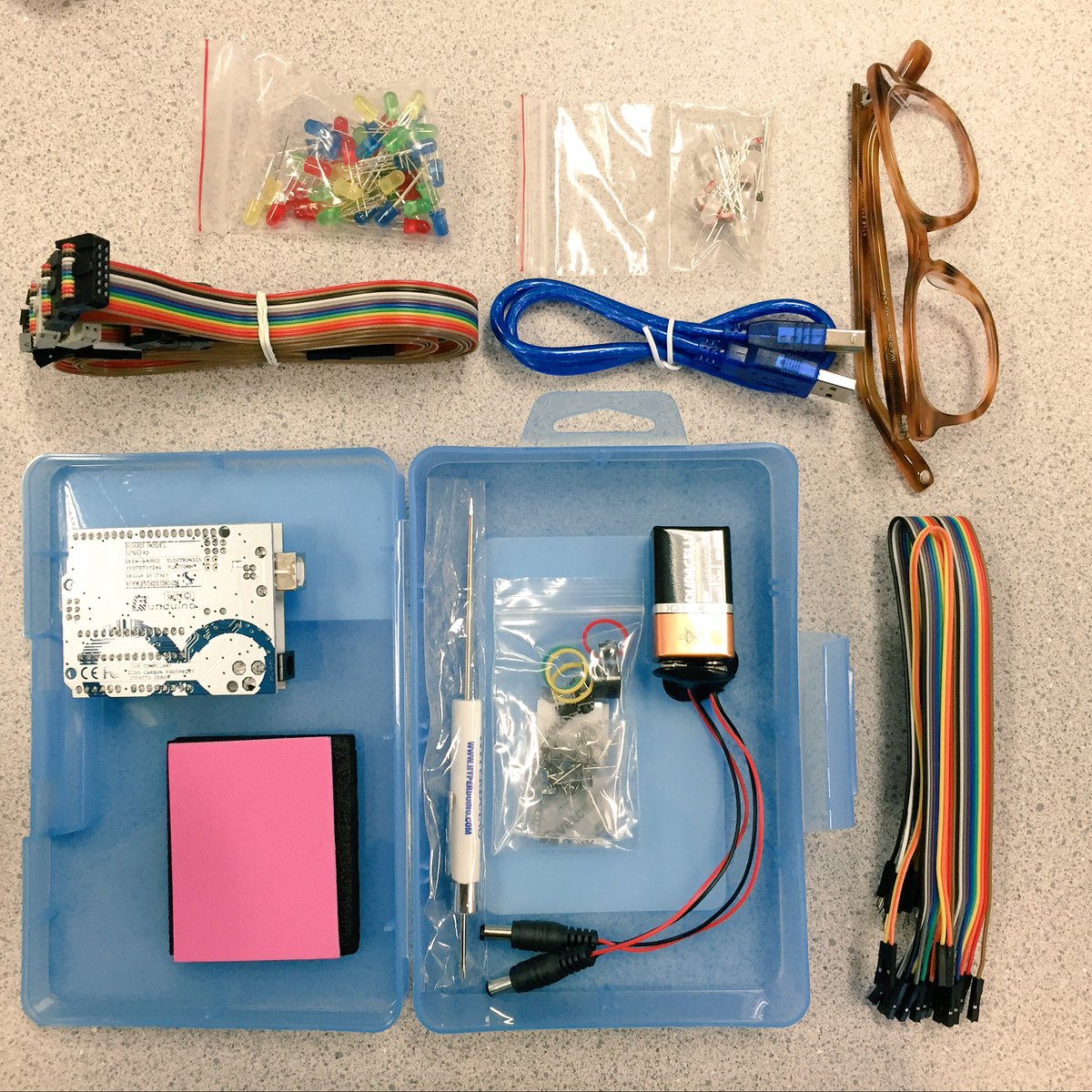 valeriehu6's tweet image. Fiddling with #hyperduino and imagining all the possibilities. Thank you for the kit #MADEkci! @krausecenter