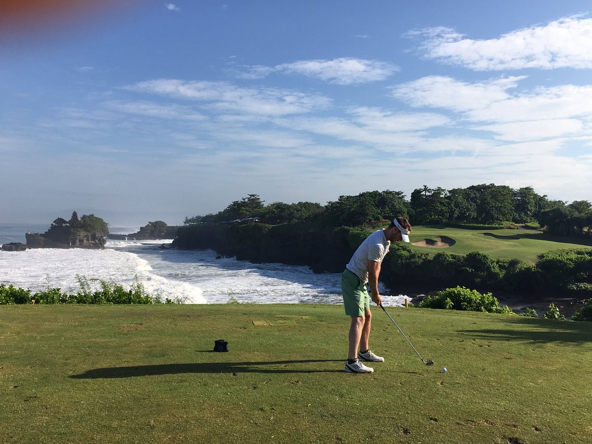 igolfcom1's tweet photo. Incredible par 3 at Nirwana Pan Pacific Bali. #temple #Bali #greatholes https://t.co/kdPoQuyp4Z