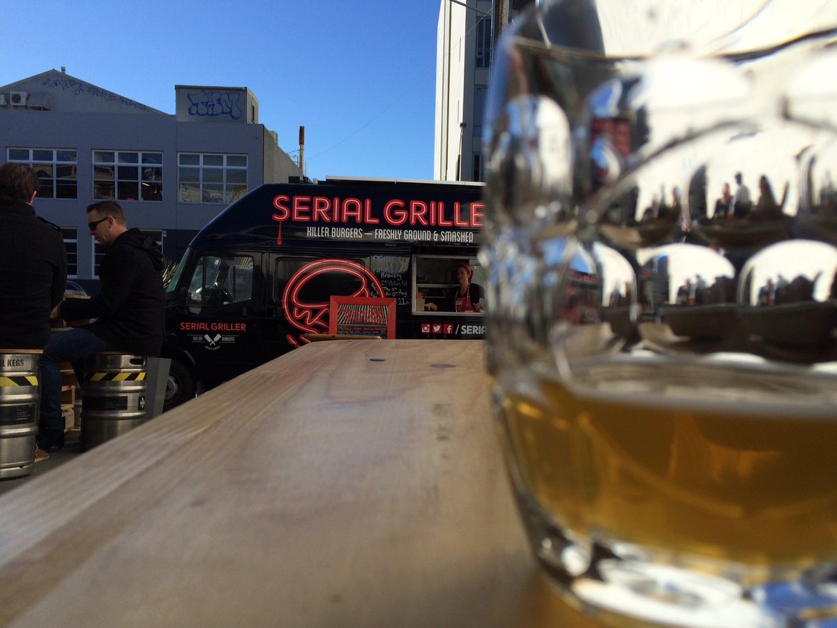 Rocking a <a href="/Serialgrillernz/">Serial Griller</a> Mallory and a @ParrotDog Rarebird: Moa for our post @zealandia lunch. #OGP #Wellington