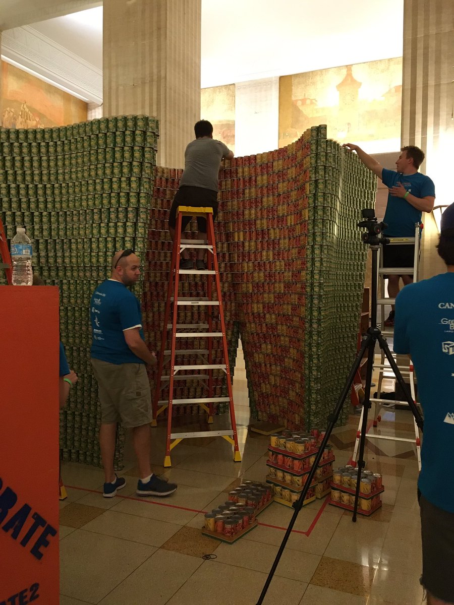 JmeZwierzynski's tweet photo. The last layer for #Erodinghunger! Come visit our structure at @MerchMartEvents @ChiCanstruction @NewsFromECS https://t.co/KUV8kx0oUR