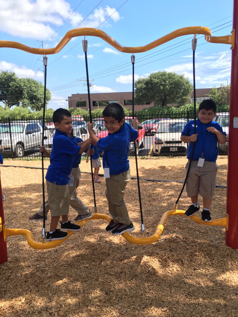 Rush123A's tweet photo. COURAGE: Making new friends in the first week of school! #kacdcourage @mr_justinscott https://t.co/74m6h8JLcJ