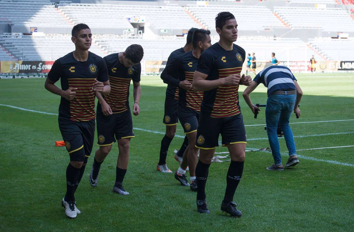 prosoccersport's tweet photo. @jonathanqnt entrenando con sus Leones negros.#VamosPorMas https://t.co/b3D5NWRmne