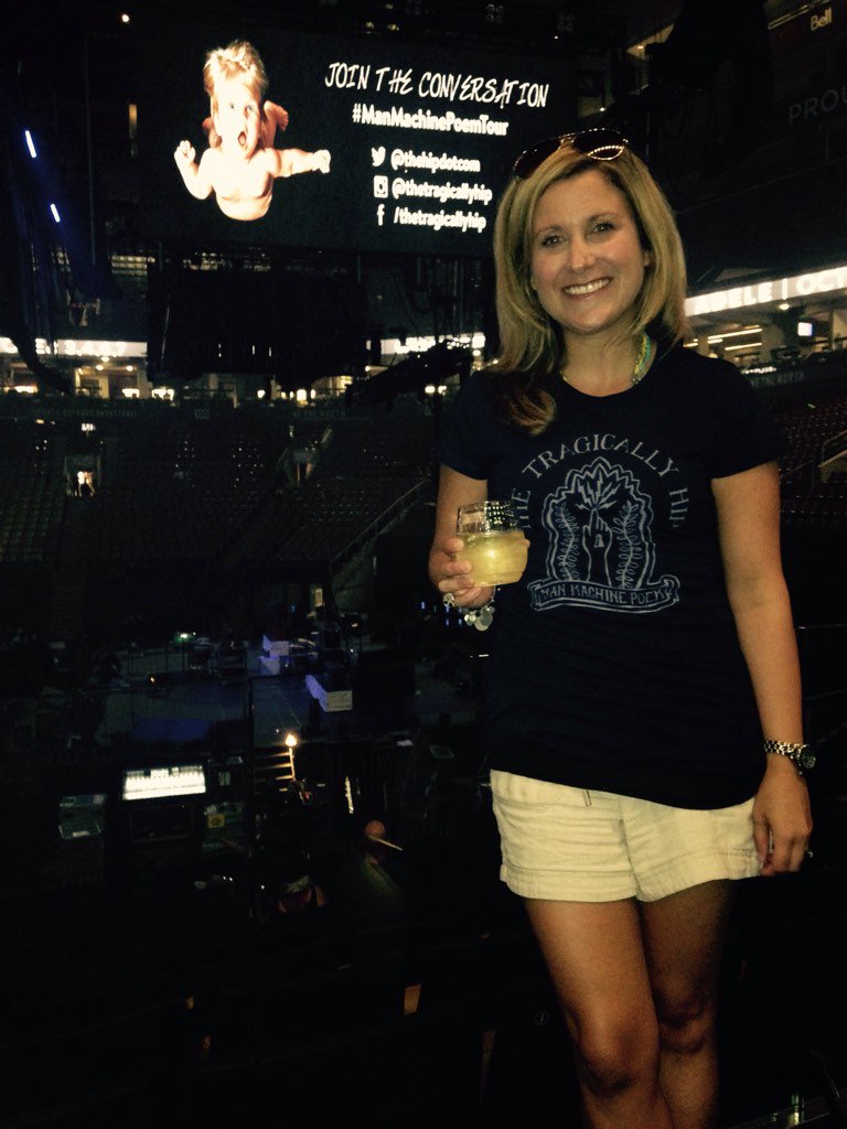 BonnieHeslop610's tweet photo. Feeling very lucky to be @thehipdotcom #manmachinepoemtour #TragicallyHipDay #onenightintoronto #GordDownie https://t.co/gTu7FfHH3S