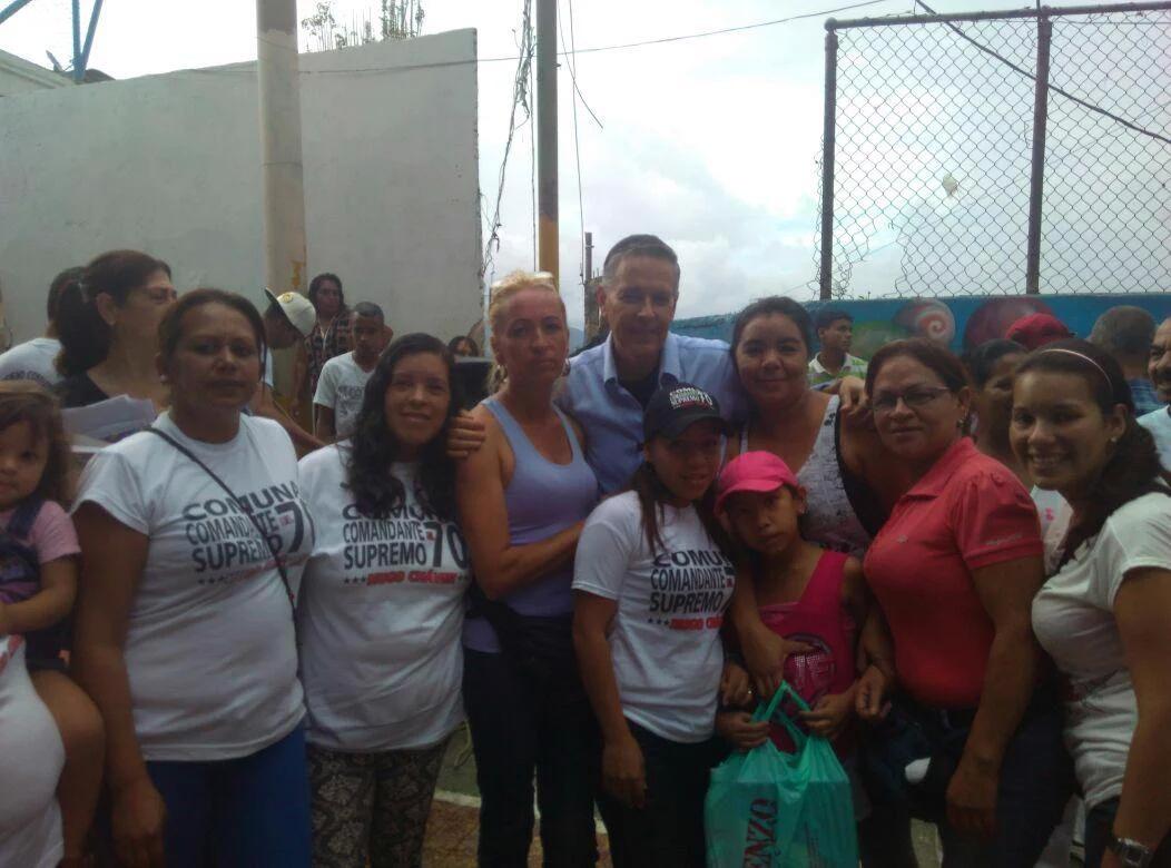 Dsd Caracas en el Valle saludams a Venezuela y al Pdte <a href="/NicolasMaduro/">Nicolás Maduro</a>, siga adelante cuenta con el Pueblo Venceremos