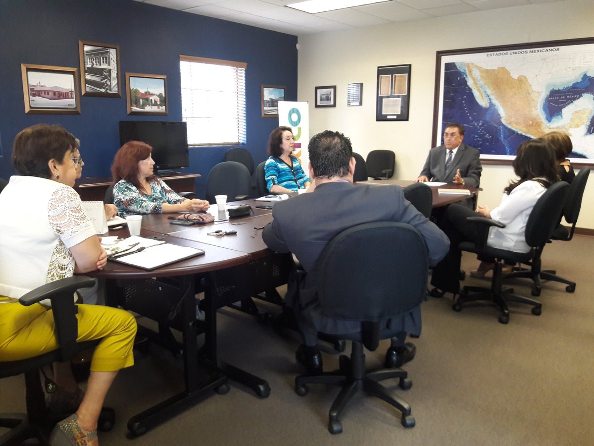 ConsulMexNog's tweet photo. Cónsul General @Santavelri recibe visita de galardonados #Othli y miembros #CCIME, aportan insumos a labor consular https://t.co/oNY5ZLnN2c