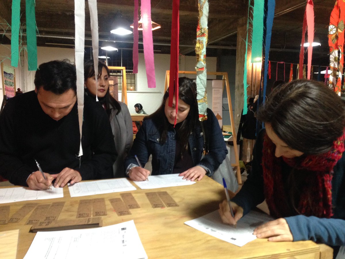 hubprovidencia's tweet photo. Ahora: partimos taller experimental textil junto a @saberhacerlocal #Telab #diseño #innovacionsocial #rescateoficio https://t.co/j0QPGSjGRD