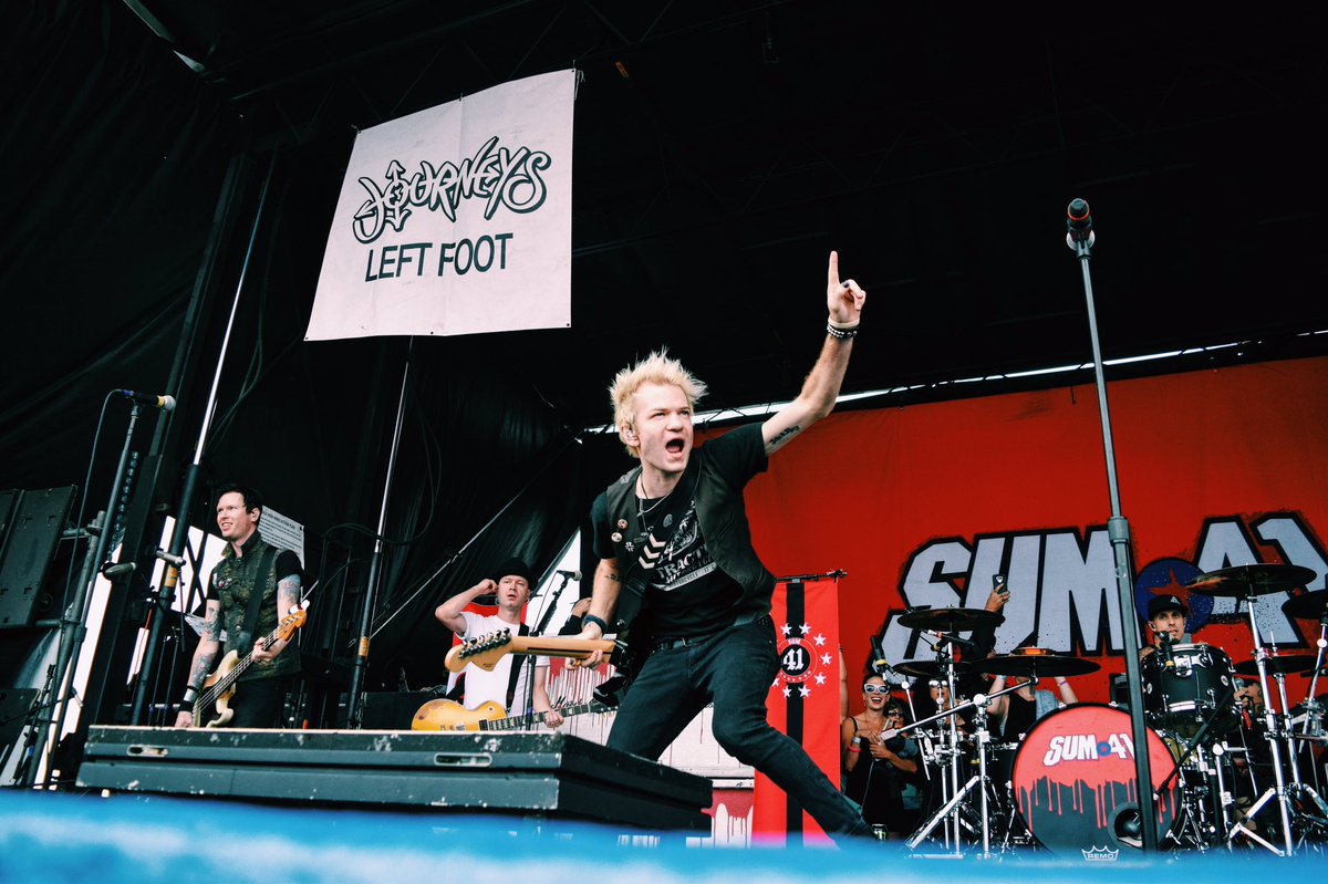 rachcusick's tweet photo. Guys I'm really proud of how my photos of @Sum41 came out 🙊 https://t.co/TfxmyAgFHB