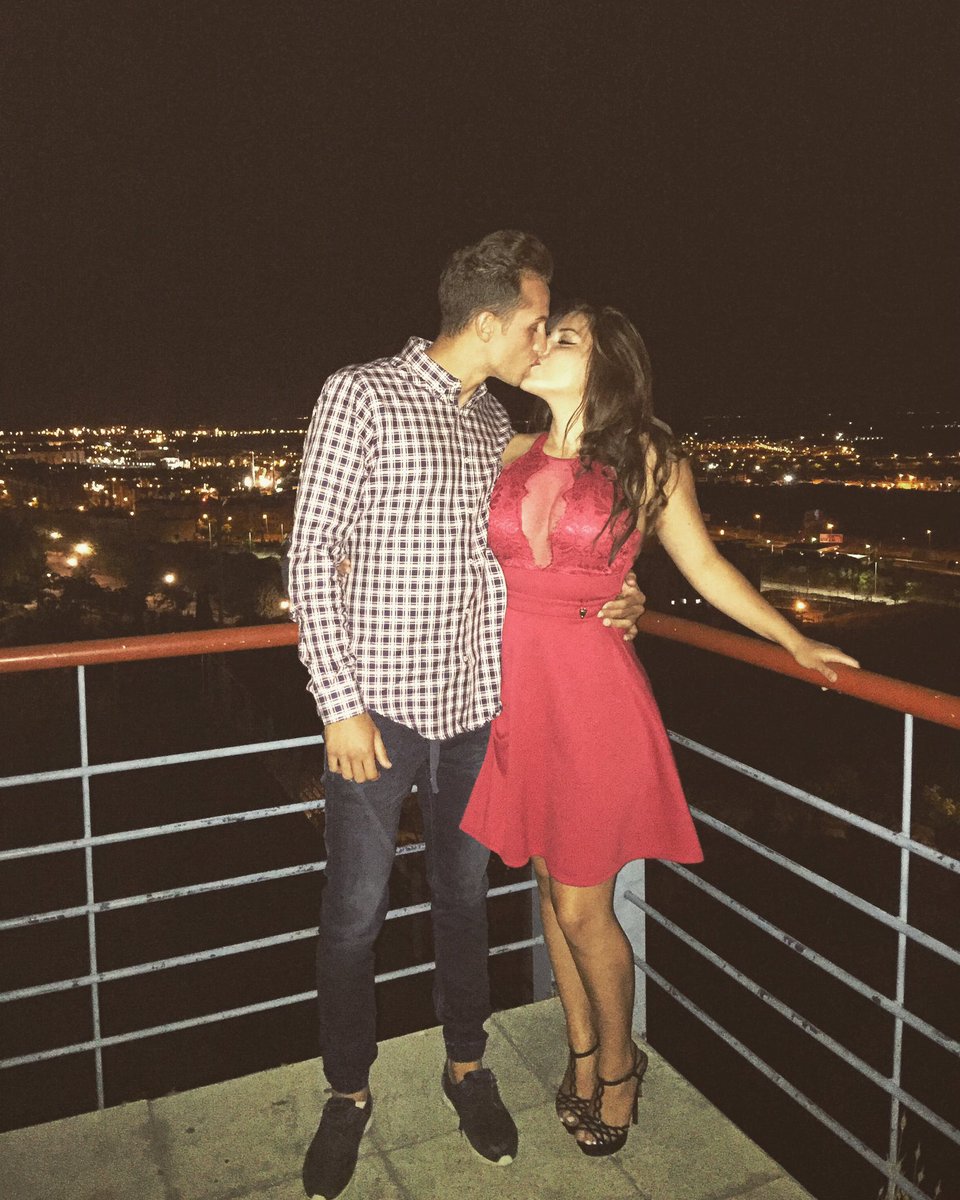 danielaocampo22's tweet photo. Hablemos de amor ,que mi corazón no tiene otra conversación. https://t.co/nEU9hrEkXc