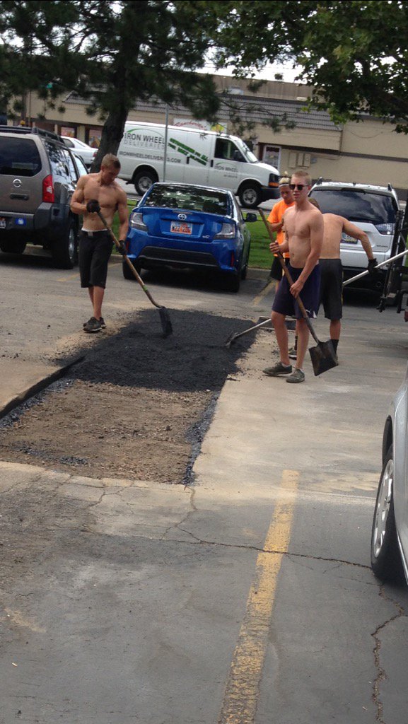 KnightsOfSefrix's tweet photo. It's difficult to get work done when there are shirtless people working outside the building. #thirsty https://t.co/T1FD2CzPA4