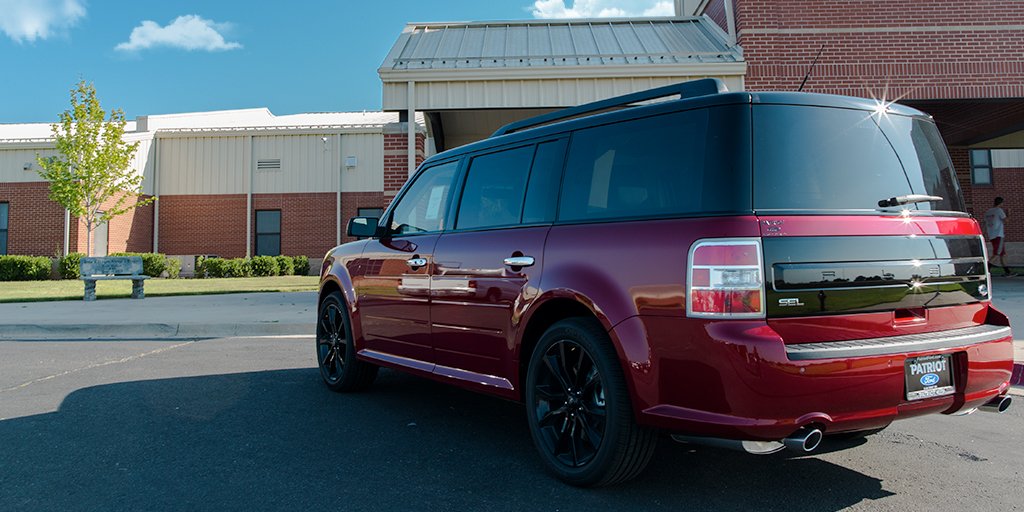 Be the boss of the drop-off lane in a sleek 2016 Ford Flex. Call us at 888-380-2771 to schedule a test drive.