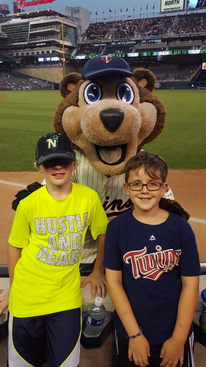 AmyLou_12's tweet photo. #twinspics https://t.co/AMyLt27Fxq