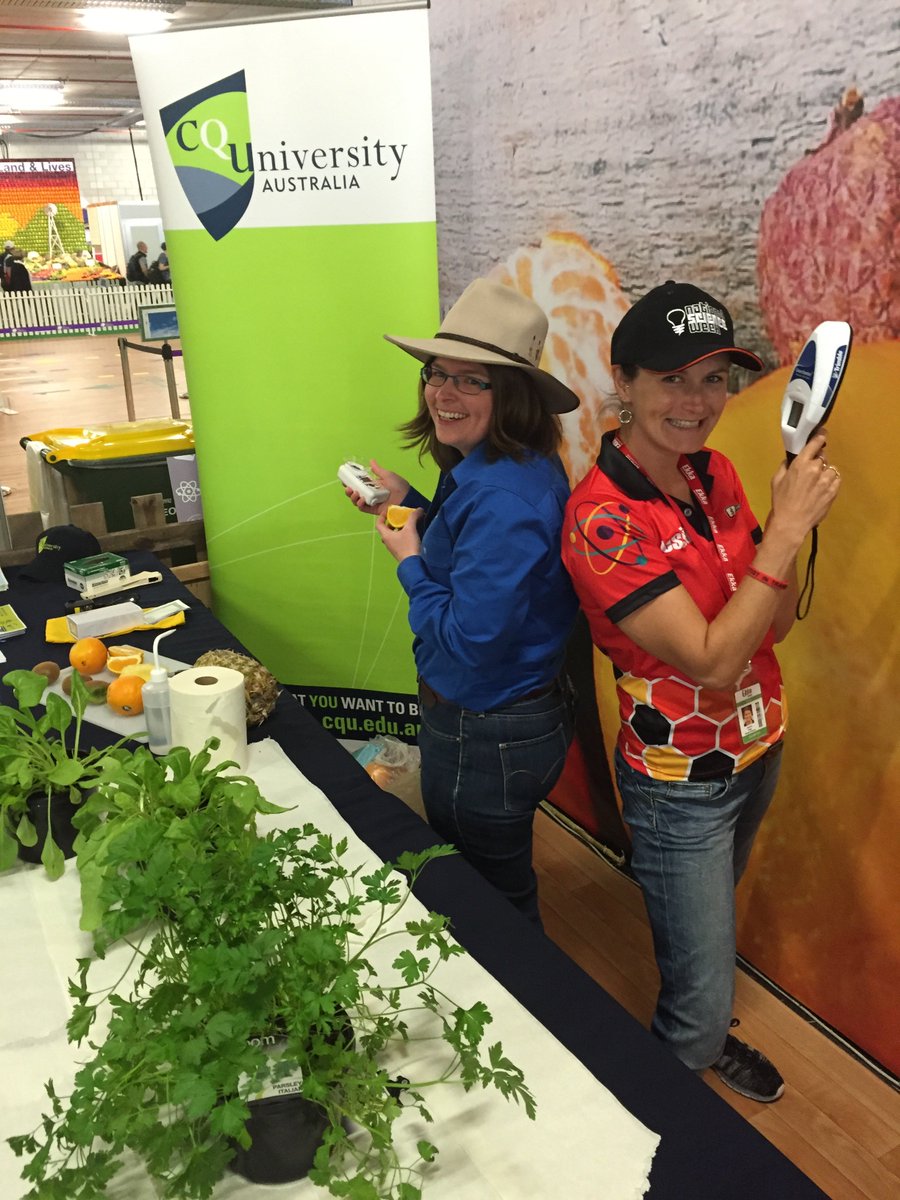 CQU's tweet photo. #CQUni Jess Roberts with Jess Street Science @ScienceSteve1 fruit sensor technology #CQUniAg #AgChatOz @TheEkka https://t.co/ExLiG9QMbh