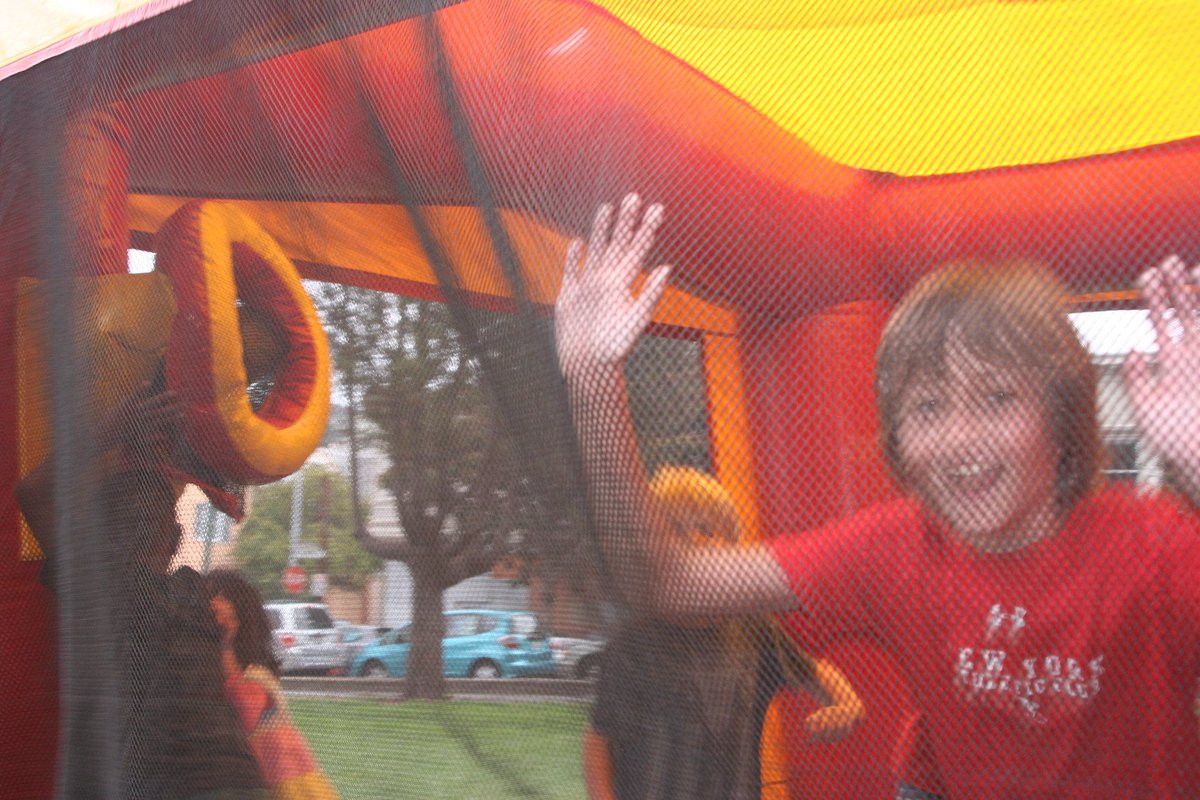 TheDjProject's tweet photo. Hyped up in the bouncy house #thedjprojectsf #summerinthecity https://t.co/TopuJZWeyL