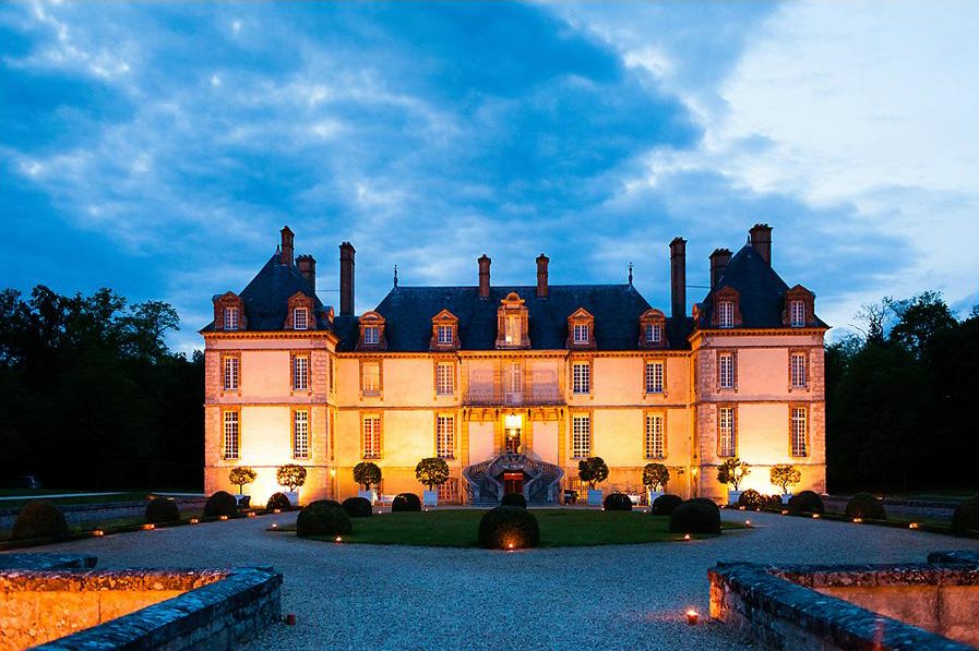 Revedechateaux's tweet photo. Briques, pierres et douves : séjournez au château hôtel de Bourron. https://t.co/ypsafjIKbA https://t.co/lhZC7mBCvr
