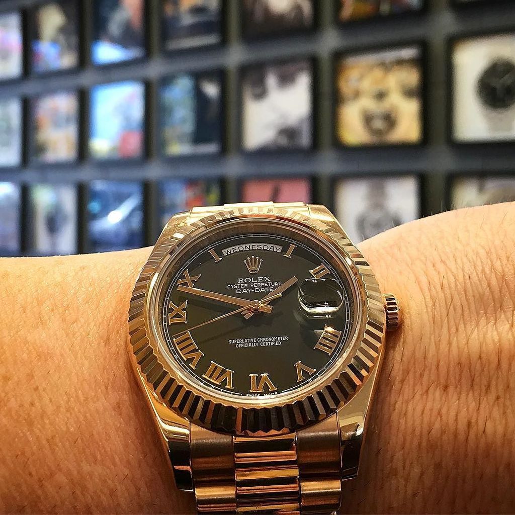 OCWatchCompany's tweet photo. If you had to have one🤔 #Rolex #DayDate2 #RoseGold #InstaFamousWatchWall #OCWatchCompany #WatchStore #UsedWatches #… https://t.co/fjfc2hhOSJ