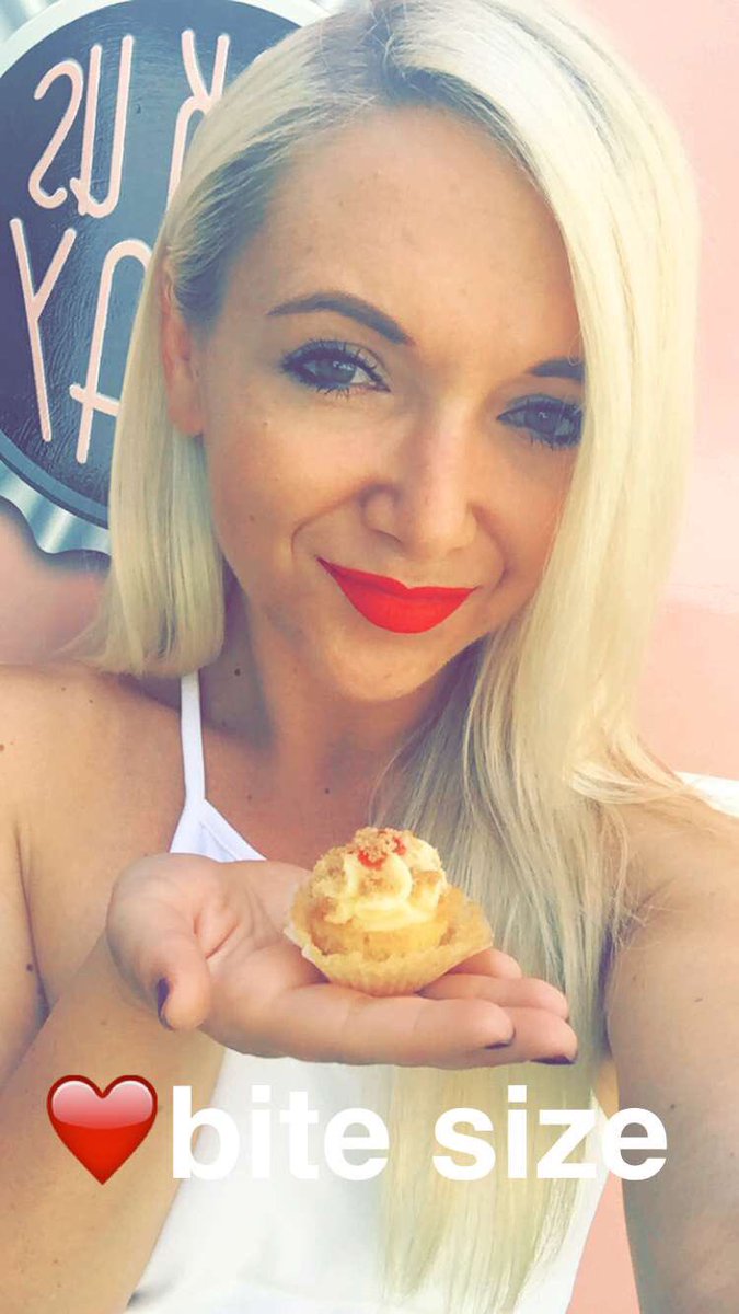 Sassi_Cakes's tweet photo. Who wouldn't want all of the deliciousness in one bite? #sassicakes #foodtrucks #buffalo https://t.co/kEAHNtZWz0