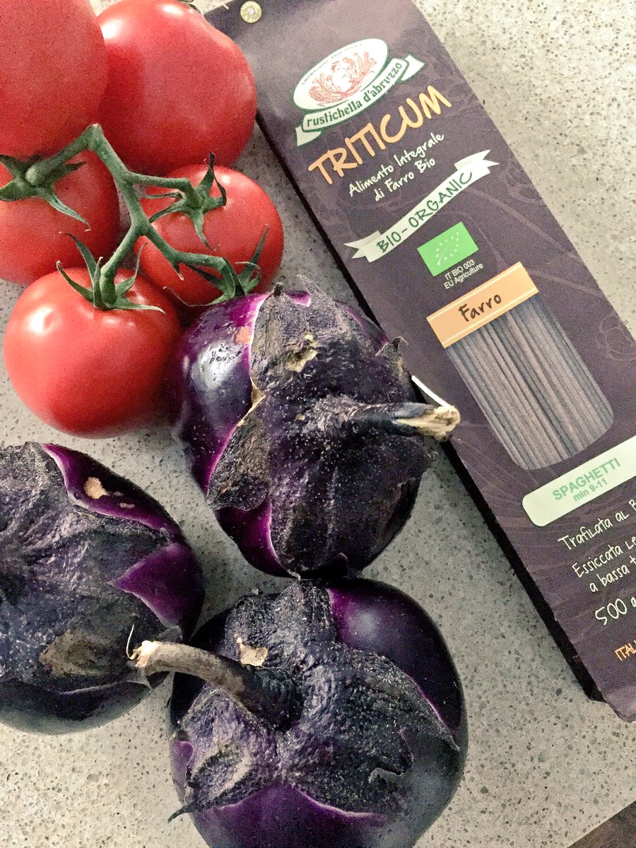 BottegaNicastro's tweet image. New Farro @rustichellafood spaghetti with Sicilian eggplant + tomatoes for dinner. #SummerPasta #Melanzane