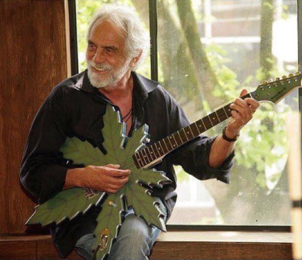 tommychong's tweet photo. Working on my fire new mixtape https://t.co/omAl0vsMCN