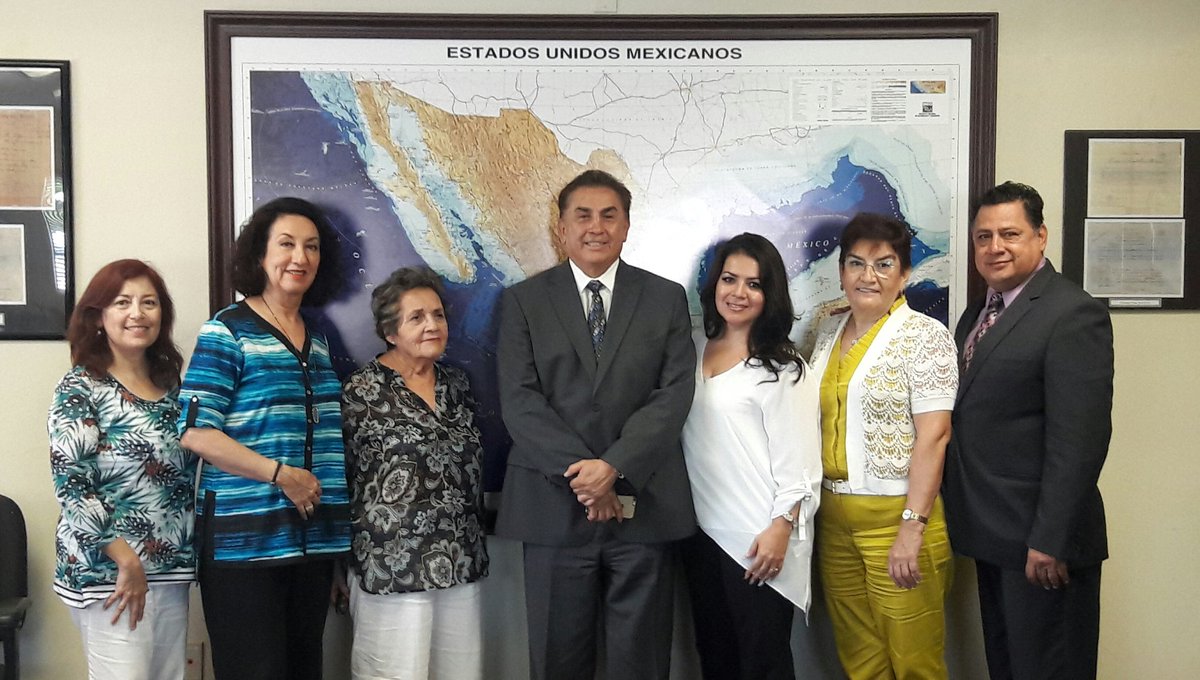 ConsulMexNog's tweet photo. Reunión en Consulado General de galardonados con #Othli y consejeros #CCIME @IME_SRE @Santavelri @carmelitafeliz https://t.co/NFOUcW0C6V