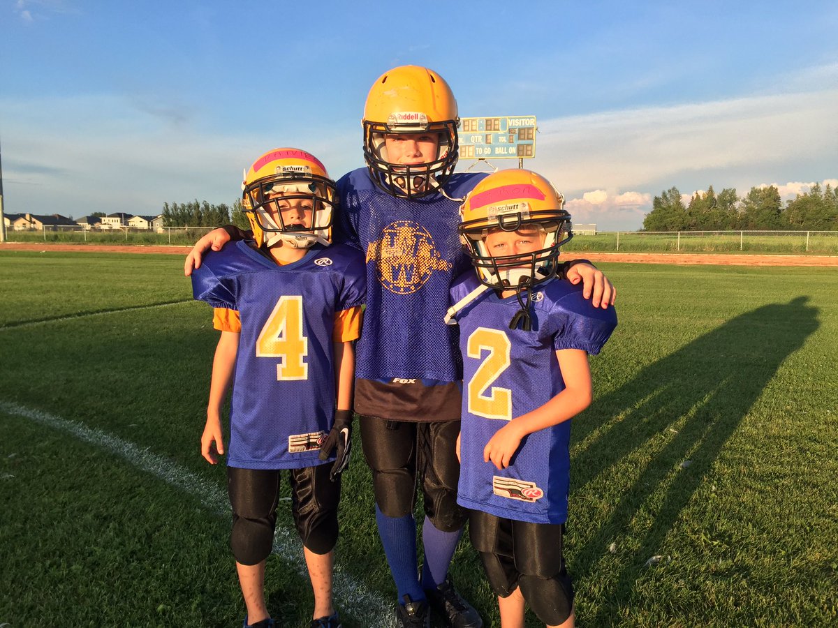 johnwtomkinson's tweet photo. Great to see @WDAFAfootball suiting these boys back up safely! Great youth sport program in #Wetaskiwin 👍👍 https://t.co/ObvvGbOrcC
