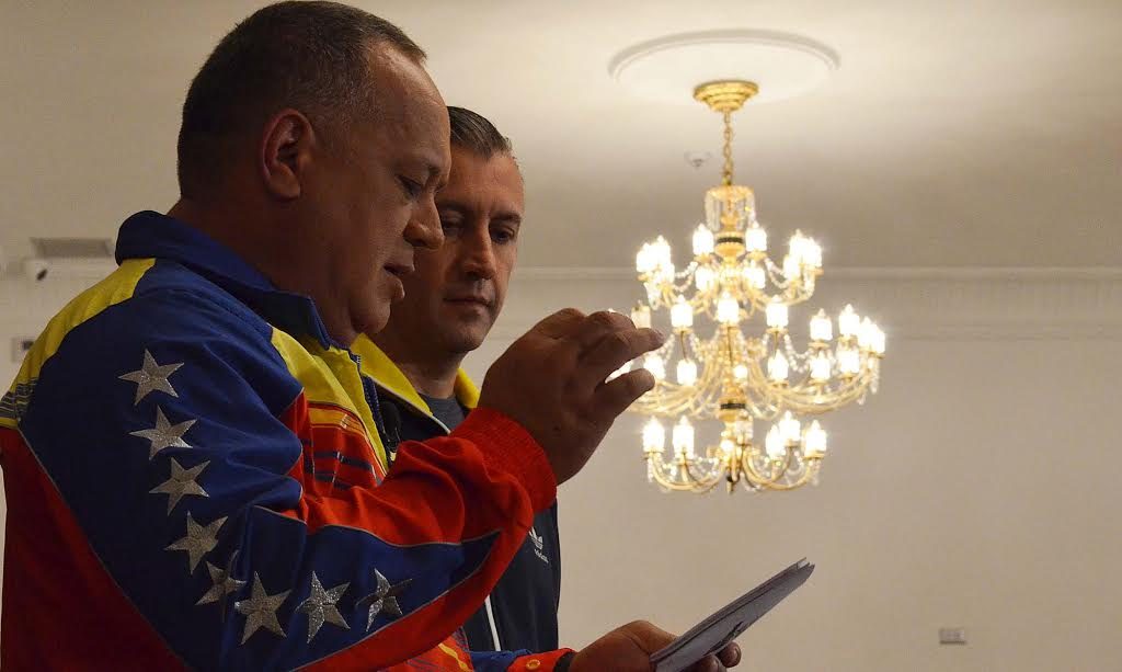 ConElMazoDando's tweet photo. Diosdado Cabello: Tenemos que reforzarnos a diario en Chávez - https://t.co/lTAI2vSa2G https://t.co/eTpeURMIoz