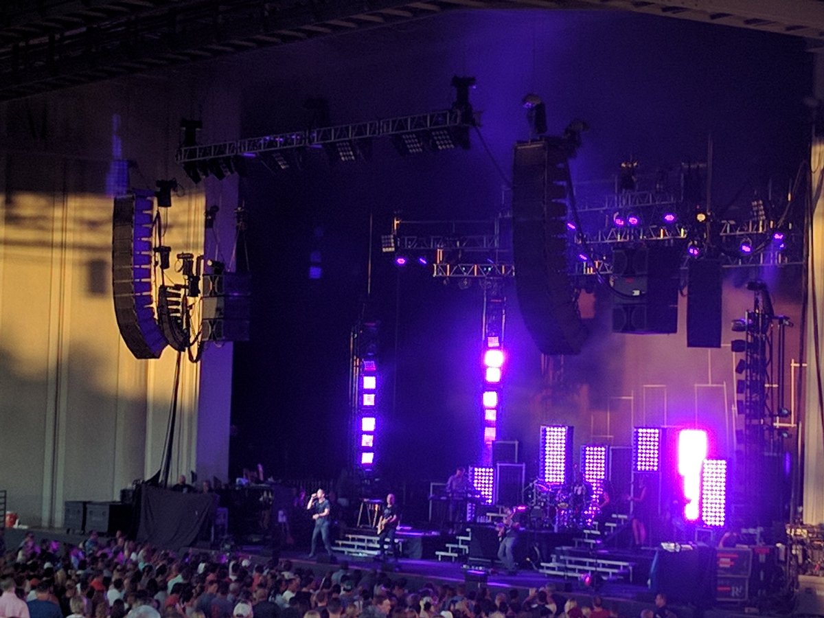 LauraLwolf103's tweet photo. @RobThomas https://t.co/Tt1MLJHrN9