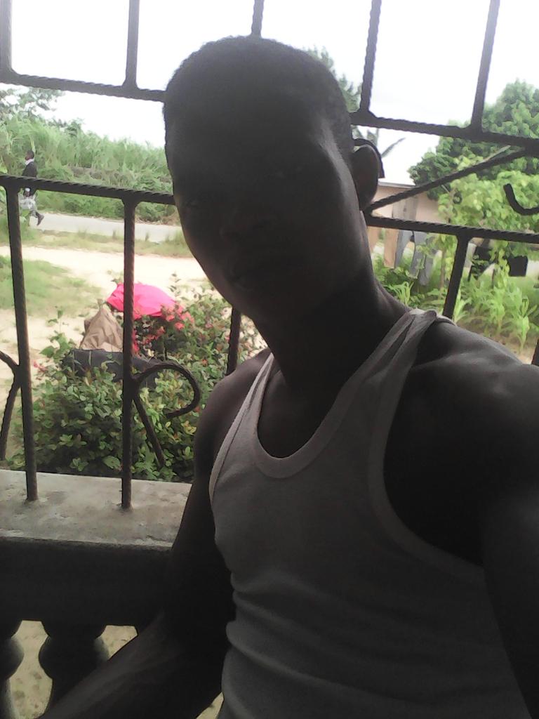 xkingx14's tweet photo. It sound right when u say  I ignore d past https://t.co/zp7GahU7LF