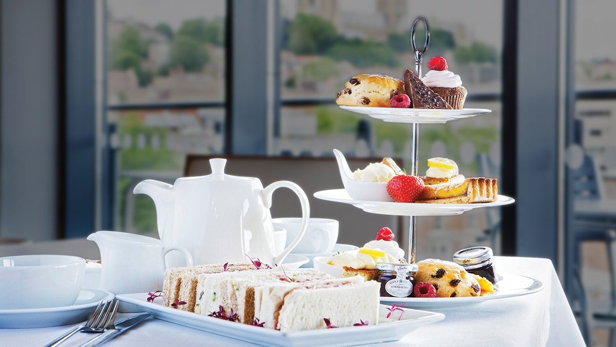 Treat someone special this weekend to a traditional freshly made Afternoon Tea @doubletreelinc
Bookings 01522 565182