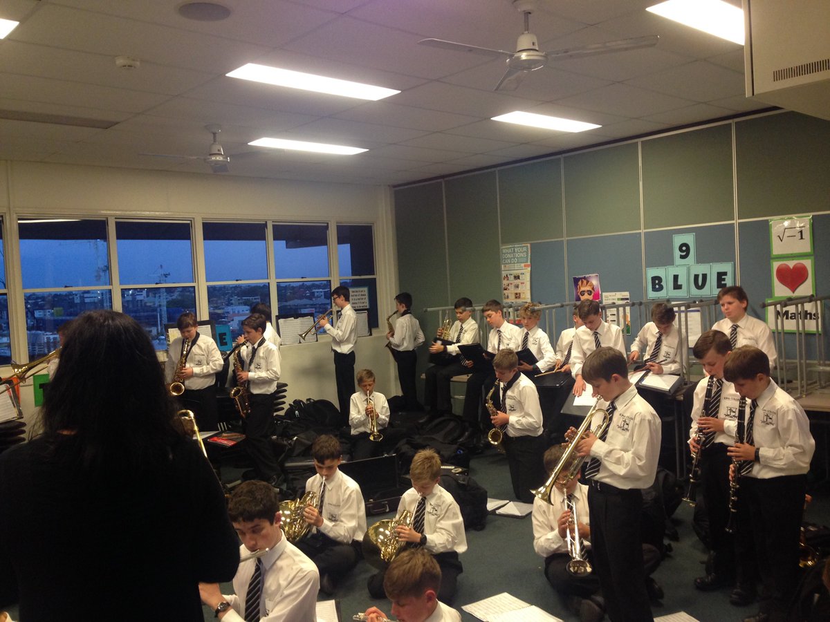 MusicIona's tweet photo. Concert band I the warm up room. https://t.co/yhcWnRNCRT