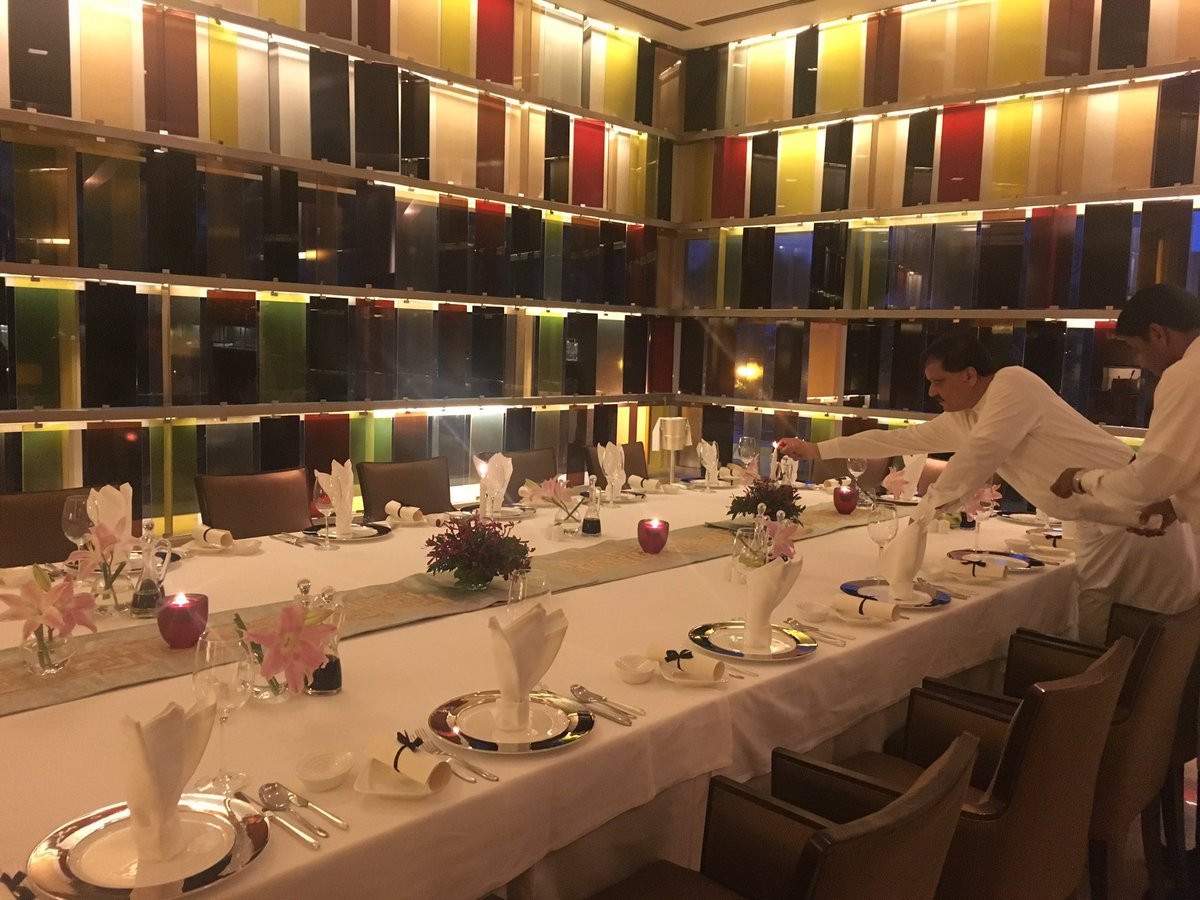 ManpreetDhody's tweet photo. Behind the scenes , Walter and his attention to detail makes #OberoiBestInTheWorld @oberoigroup https://t.co/yPB6X09lKl