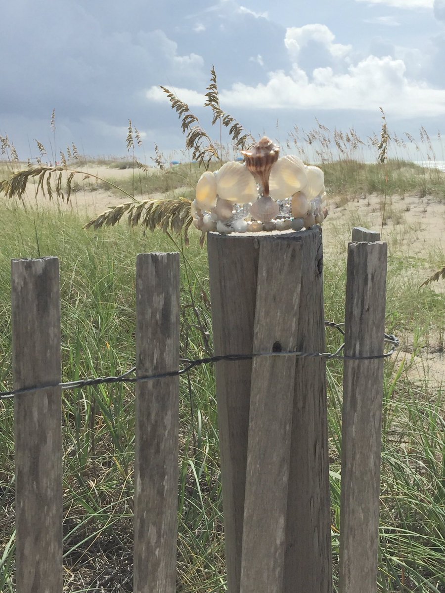 jennifervetter4's tweet photo. Mermaid crown for my princess @islebeach #mermaid #mermaidcrown #oceanislebeach #beach2016 #makingmemories https://t.co/mwgtJ87MpQ