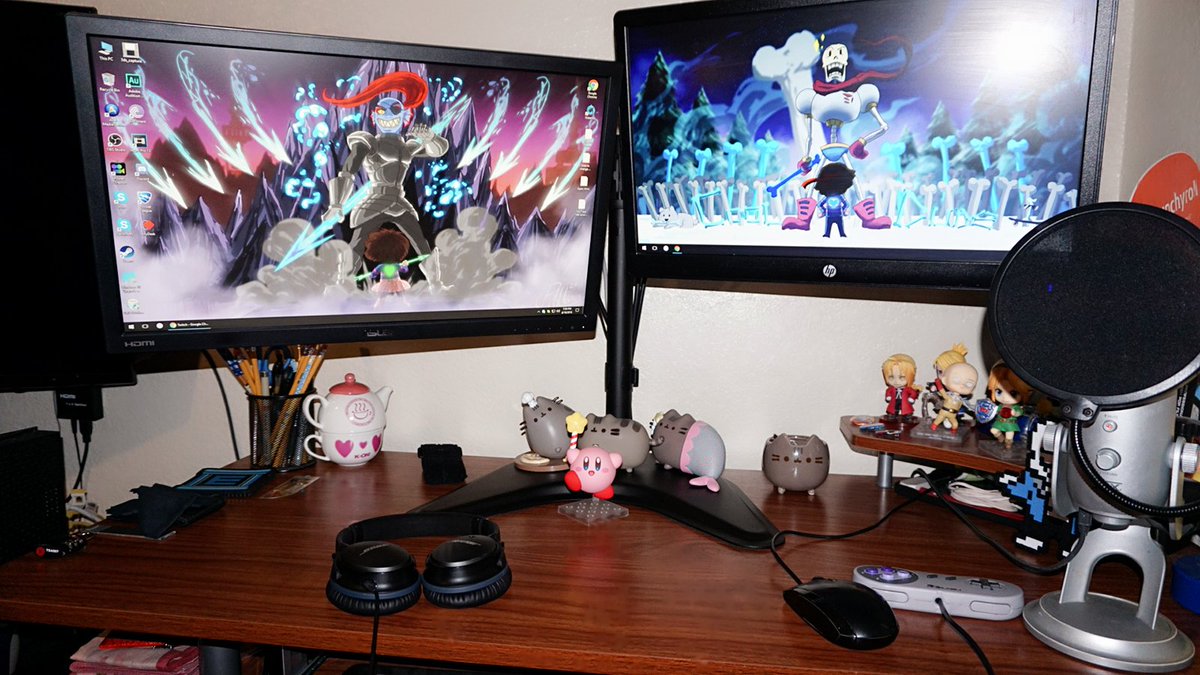 _Edobean's tweet image. On a positive note: Look what we got! #doublemonitor