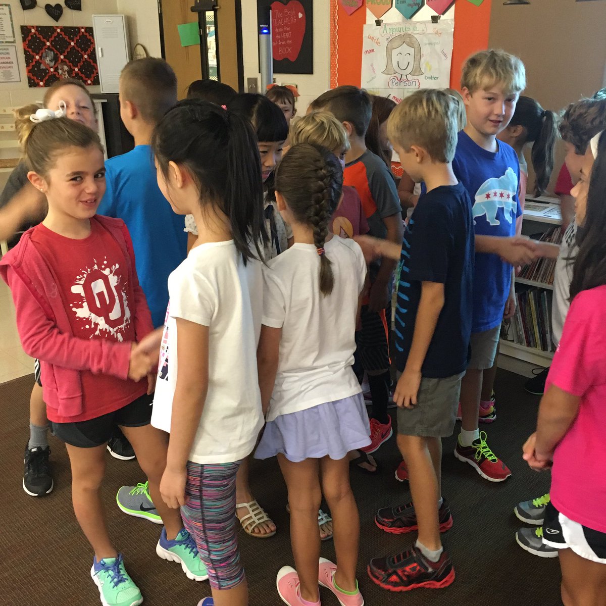 wcsEESds's tweet photo. We love our friends! #morningmeeting #responsiveclassroom https://t.co/iXT9qVo4gA