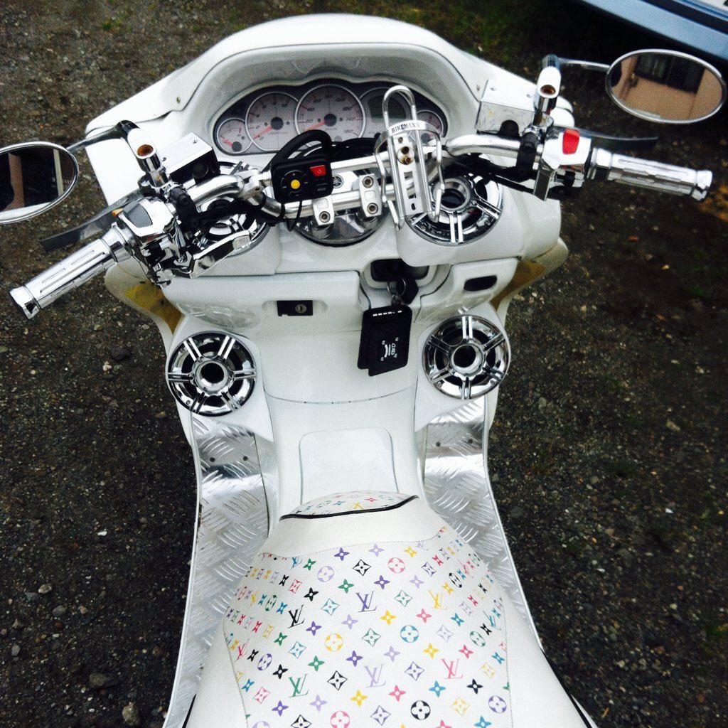 8b4Ej's tweet image. #マジェスティ
#マジェ売ります 
#マジェc売ります
#バイク売ります
#拡散希望 
#拡散希望RTおねがいします 
詳しいことはdmしてください！
自宅まで日時指定で配送できます。
お金は車両と引き渡しでm(_ _)m