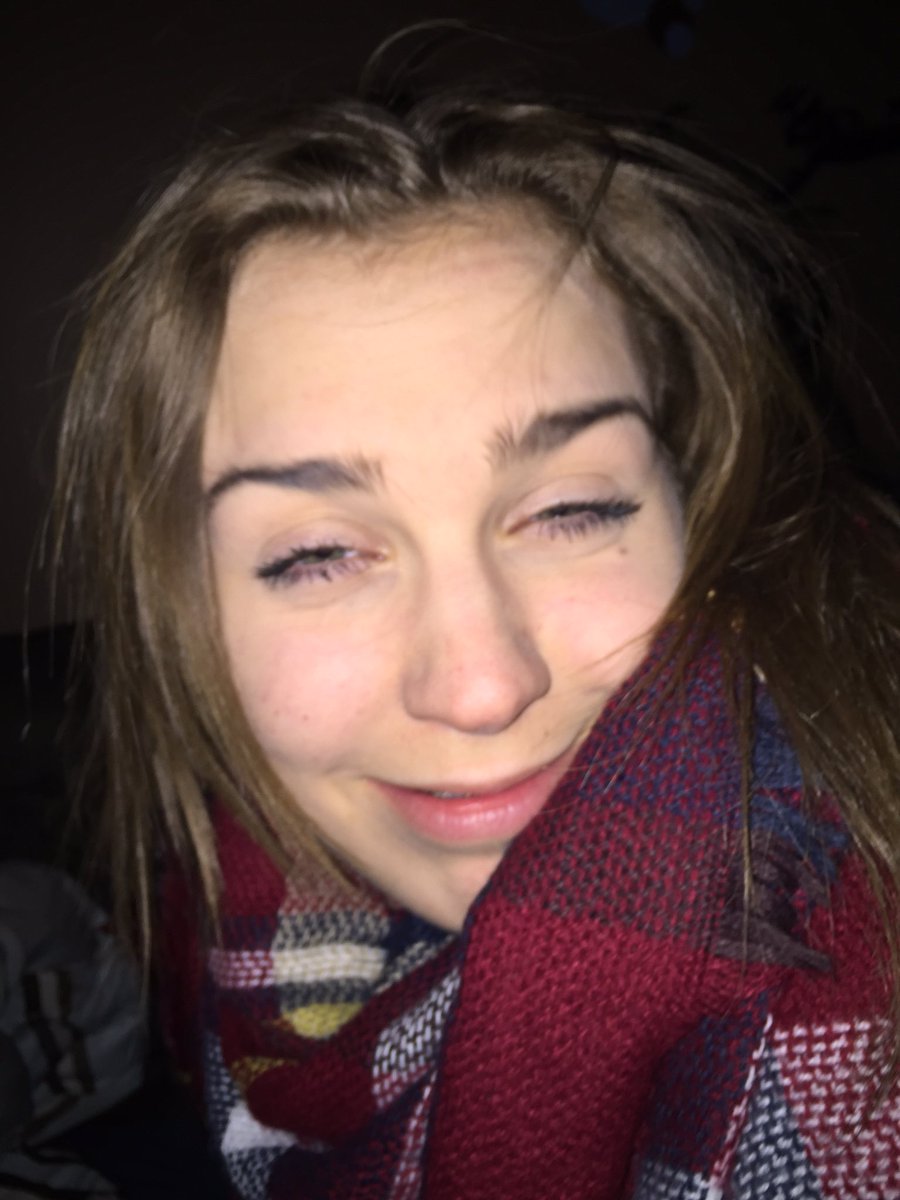 litttledart's tweet photo. Happy birthday b*tch, hope u have a good one ❤️🎉👑🍊 https://t.co/GuD7gwyq9U