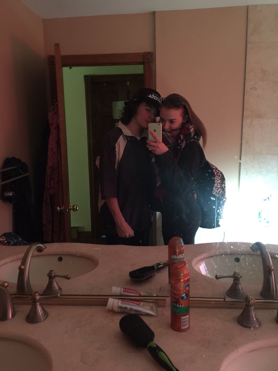 litttledart's tweet photo. Happy birthday b*tch, hope u have a good one ❤️🎉👑🍊 https://t.co/GuD7gwyq9U