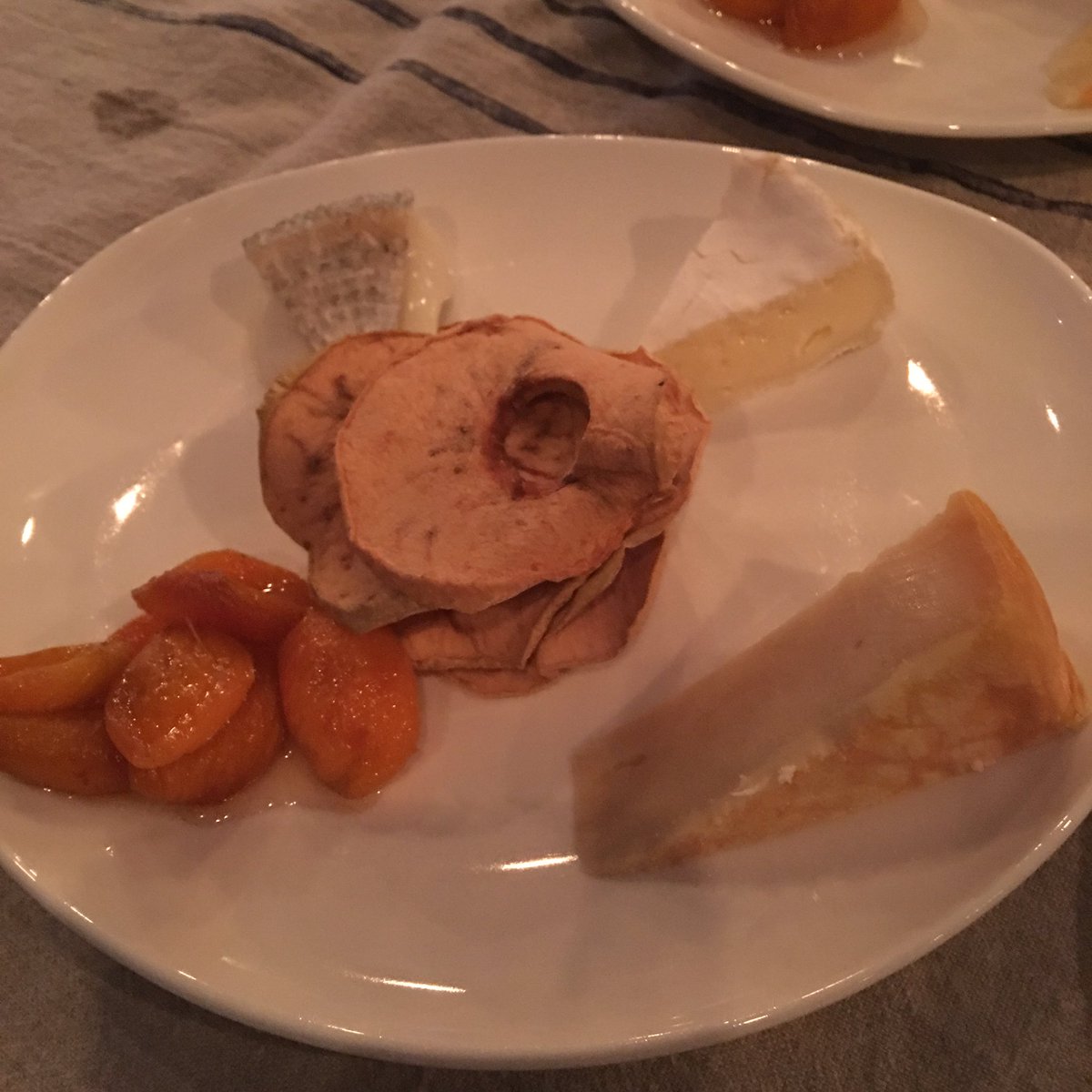 Finally a little local cheese, apricots and apple chips w/ Ancestrale Chard #Summerdine <a href="/LesDamesBC/">Les Dames d'Escoffier</a> <a href="/UBcheese/">Shana Miller</a>