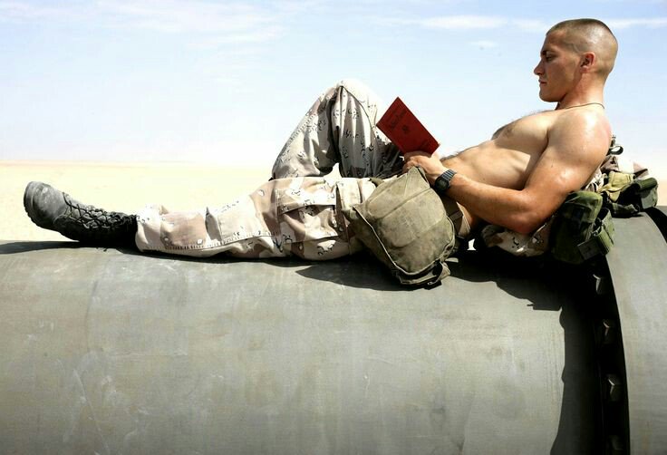 WordSrgnz's tweet photo. #WhyTwitterCrashed
Saw Jake Gyllenhaal in Jarhead for the 1st time &amp; couldn't walk the next day. @GyllenhaalicsFF https://t.co/jSHWUSNEC8