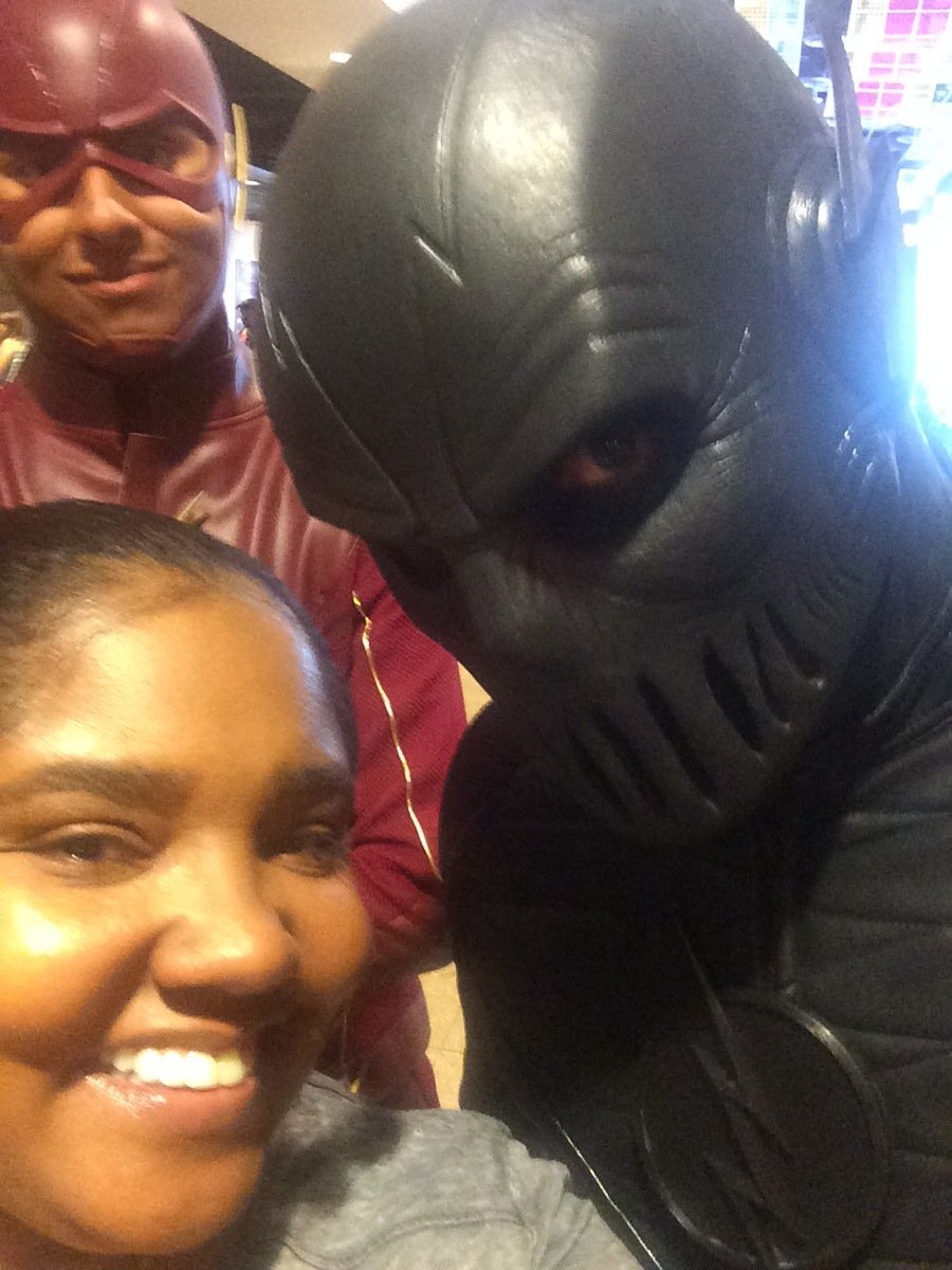tayloredup_at's tweet image. Flash photobombed my wife&apos;s selfie with Zoom #supertoycon2016 #dr.zoom #Flash