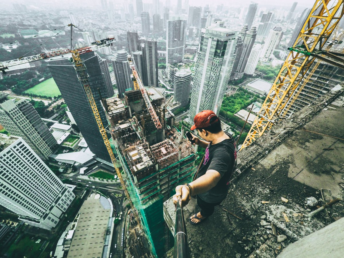 Hallo kalo yg masih mau kontakan bisa add line maulanrfli atau follow instagram <a href="/16resistance/">pottergaze9</a> udh jrg buka twitter😄😄